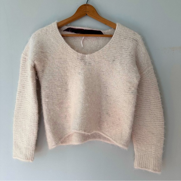 FREE PEOPLE Alpaca Cropped Scoop Neck Ivory Sweater Size Large - Picture 1 of 10